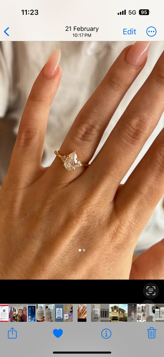 18k YG Diamond Ladies Engagement ring. Claw Set with 1 x Pear Diamond = 1.05ct, Colour G Clarity SI2. GIA Certificate no. 7526711604 and 2 x Heart Shape Diamonds set on either side of ring = 0.25ct. Size M