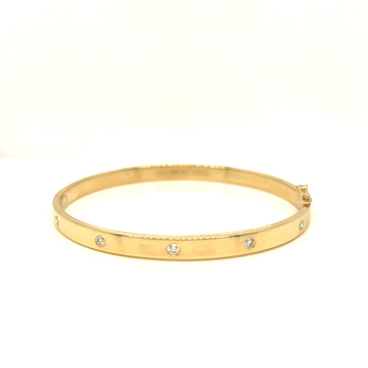 9k YG Diamond Oval Hinged Bangle 5mm Wide. 62x50mm internal diameter. 7D = 0.70ct G/SI