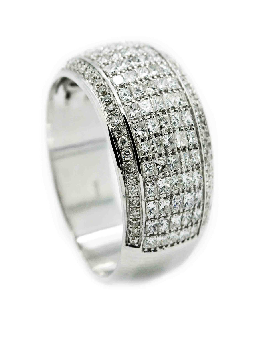 9k WG Diamond Ring. 11mm Wide. Set with 46D=0.20ct & 75PR=1.40ct. Size M.