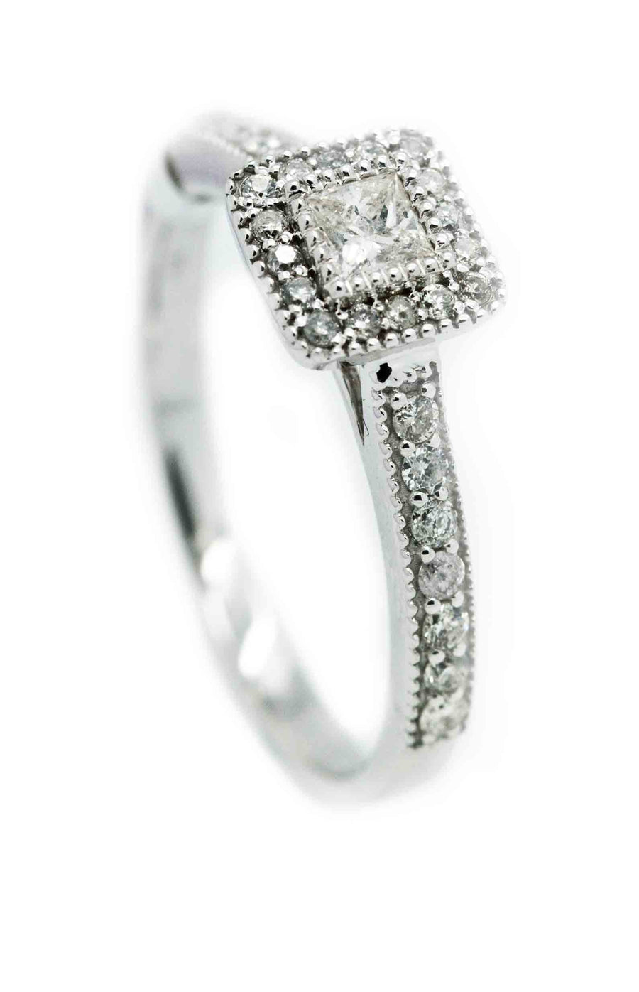 18k WG Diamond ring  set with 32D=0.35ct & 1PR=0.18ct. Size P