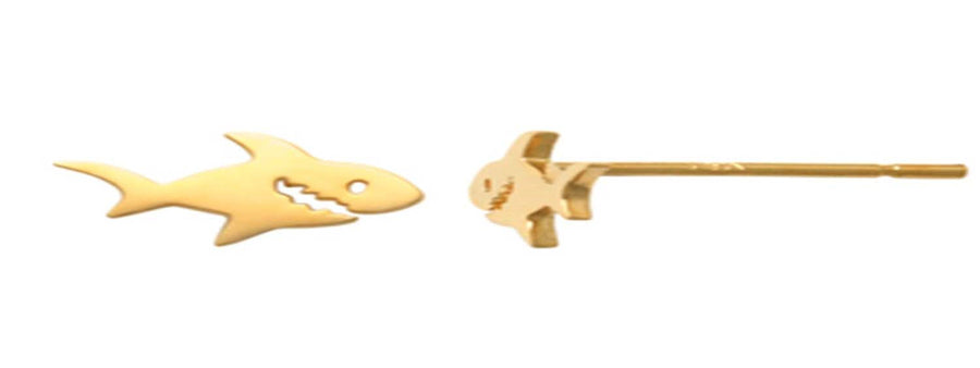 9k YG Shark Stud Earrings 5x8mm