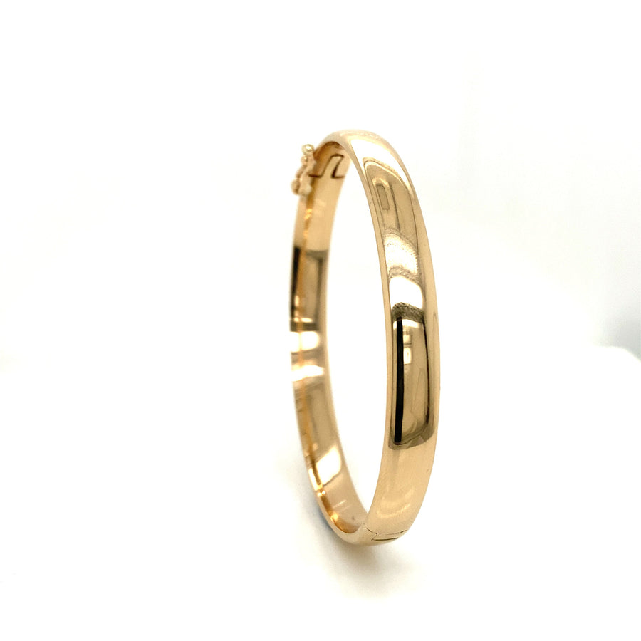 9k Yellow Gold Solid Hinged Bangle with one figure 8 clip. Oval wire, Comfort fit, 7mm x 58mm.