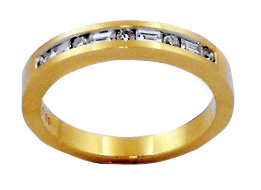 18k YG Band with Baguettes & Brilliant Cut Diamonds 9D = 0.25ct  Size O.
