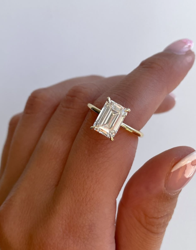 18k Yellow Gold Solitaire Ring Unset to Suit Emerald Cut Diamond Size 6.79 x 4.89 x 3.13mm. 4-Claw Claw-Set Setting. Size N.