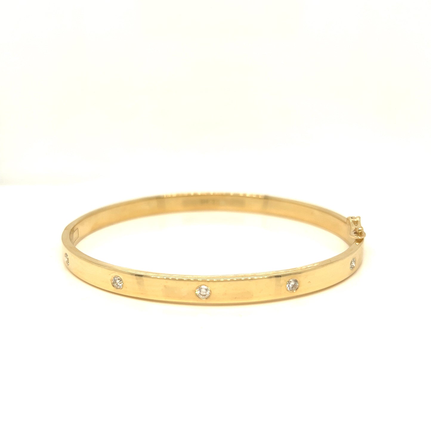 9k YG Bezel Set Diamond Bangle 5D = 0.30ct