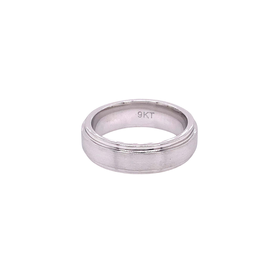 9k White gold Gent wedding band.  Size S. 6mm