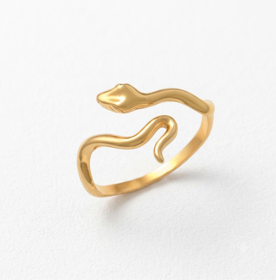 9k YG Wriggling Snake Ring 15mm Size M