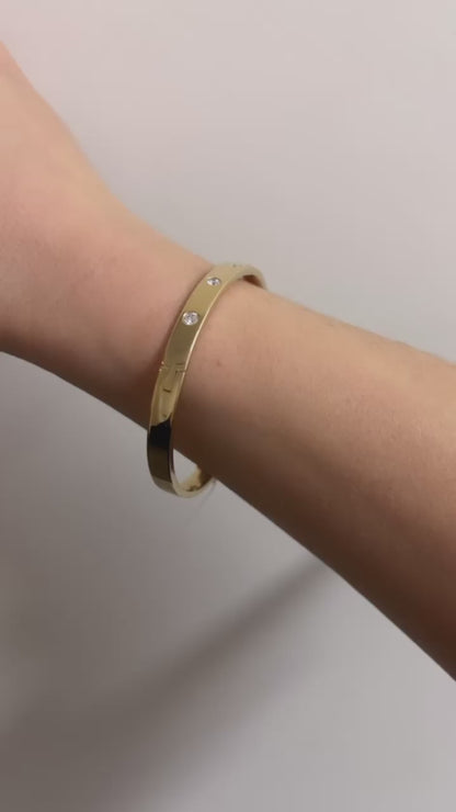 0.70ct Diamond Oval Hinged Bangle (5mm)